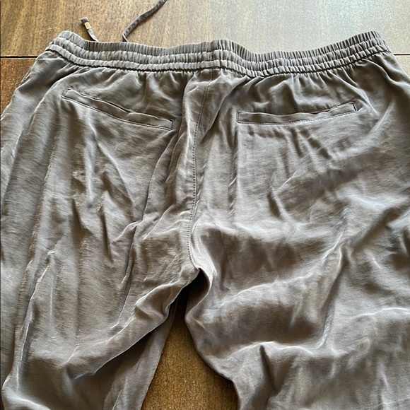 Old Navy women’s Grey Bottoms - Picture 9 of 10
